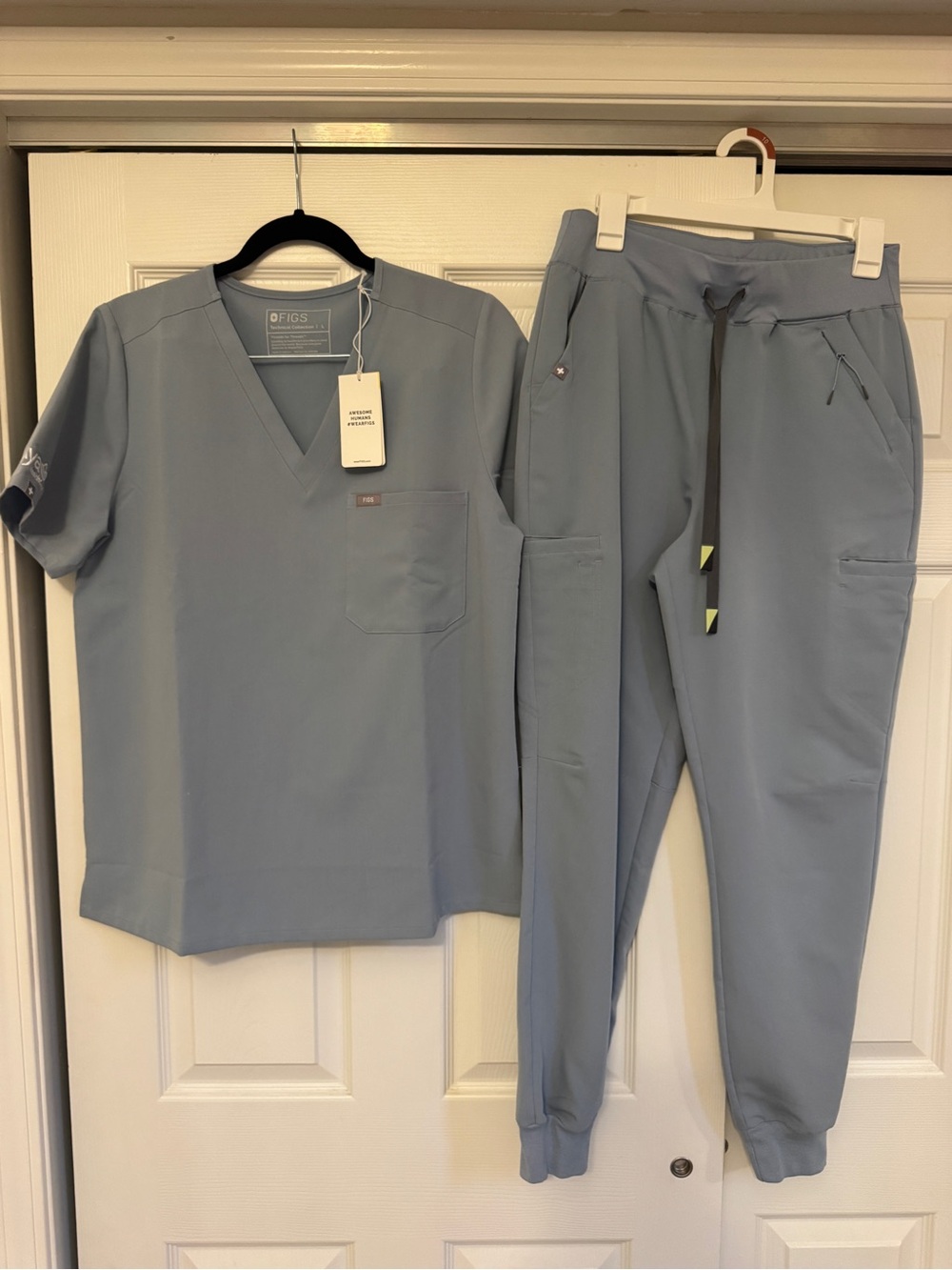 Figs Women's Sky Blue Jogger Scrub Set